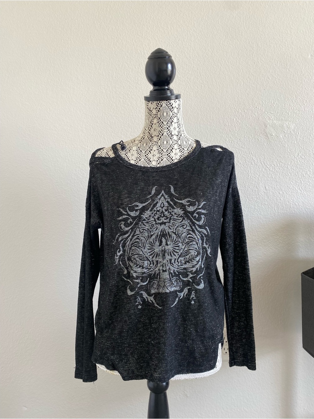 Aeropostale Black Long-Sleeve Graphic Women's Top